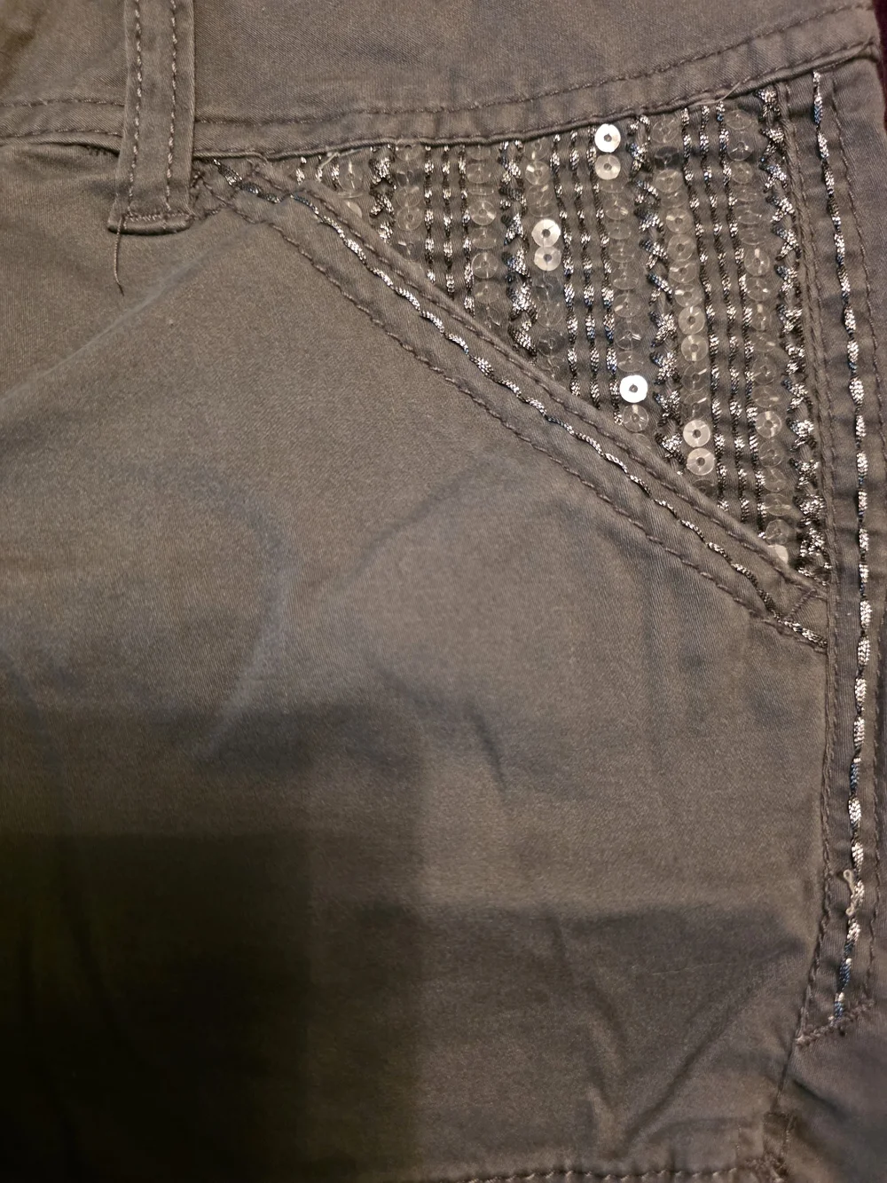 BKE Women's 29 Olive Green/Gray Sequin Embellished Utility Shorts Euc
